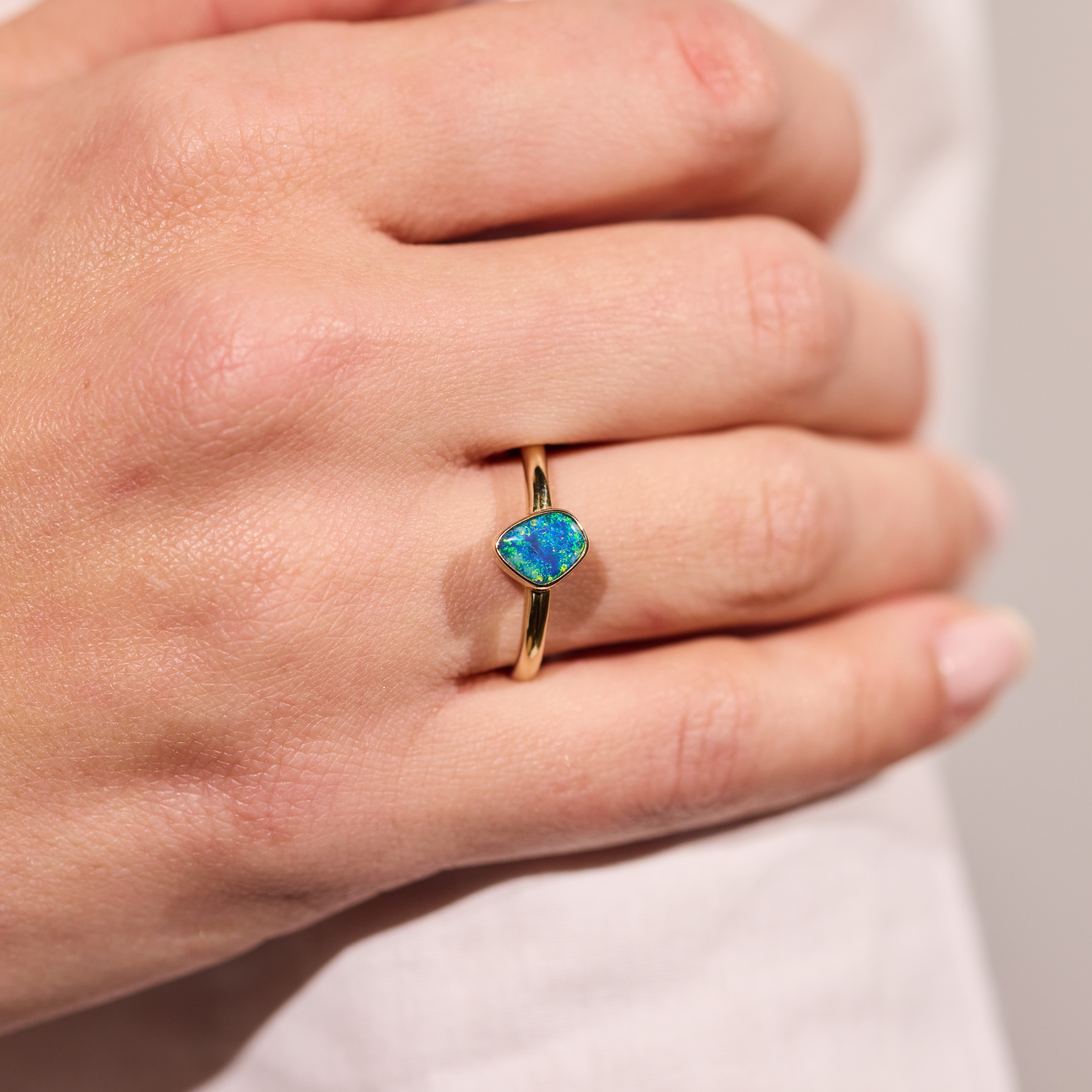 9k gold solid opal ring blue green