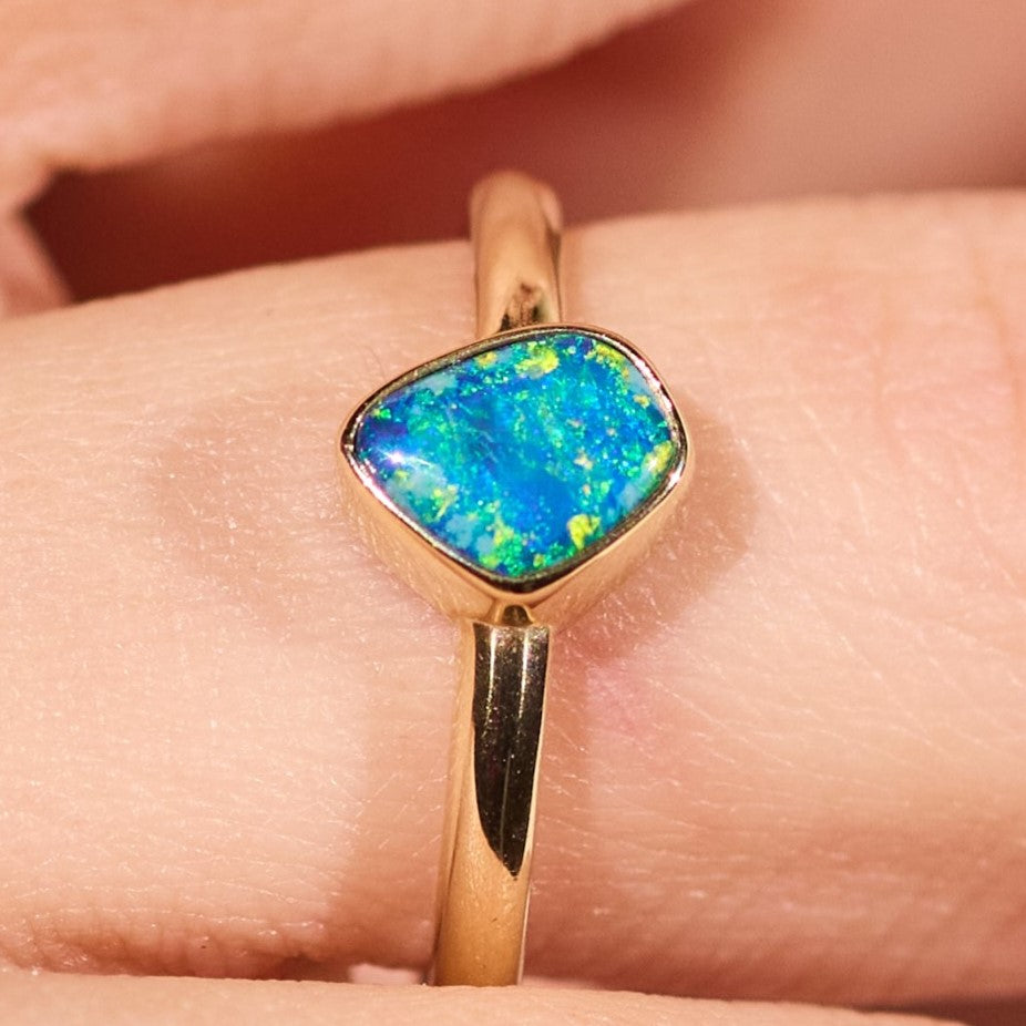 9k gold opal ring elegant blue green