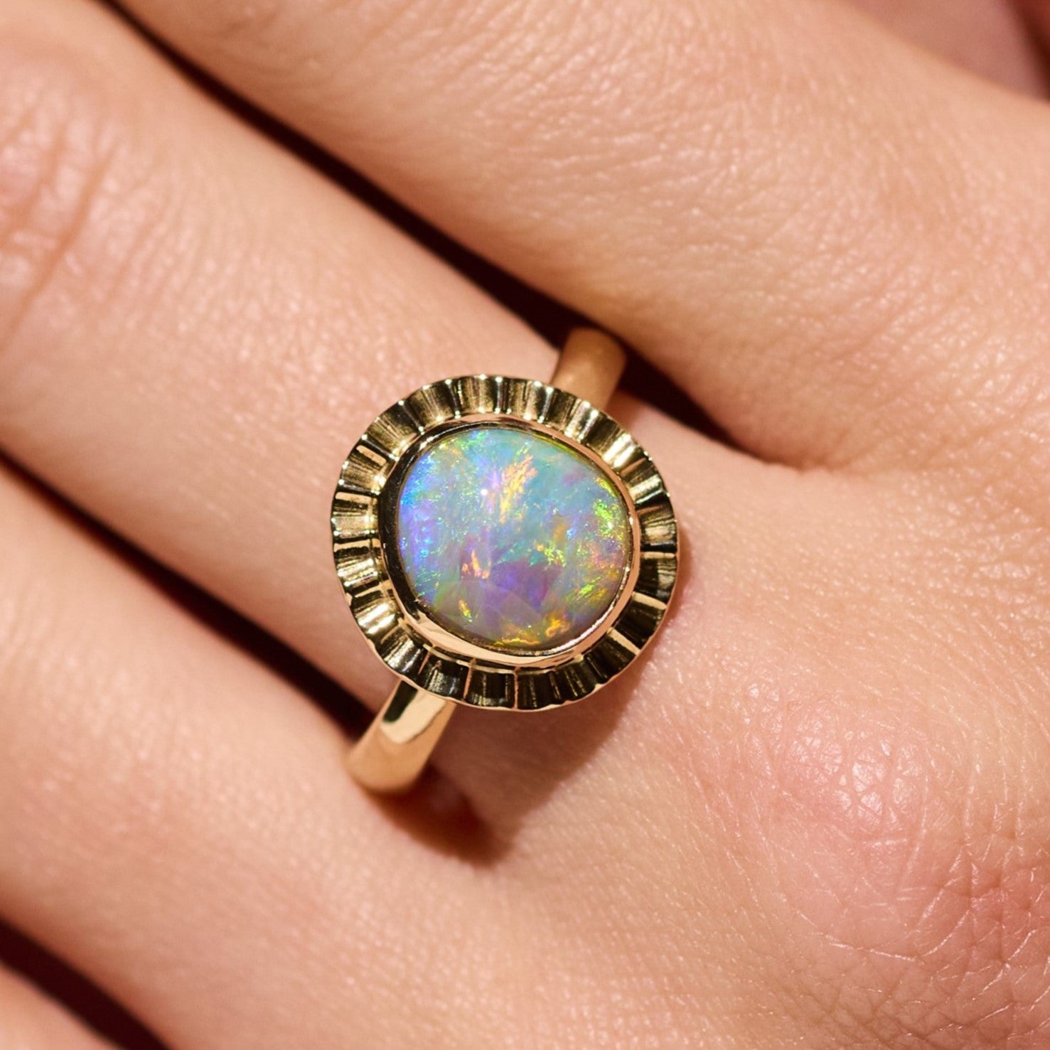 9k gold solid opal ring green blue pruple